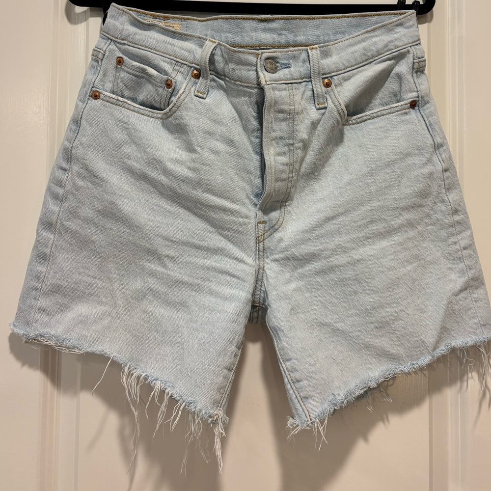 Levi’s 501 Mid-Thigh Shorts, Size 29